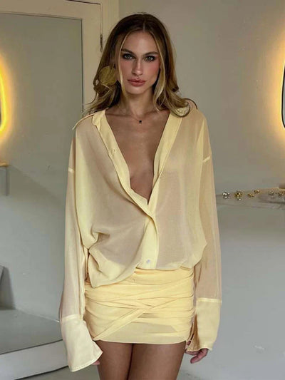 Amali | Chic Transparent Bluse med Lagdelt Talje